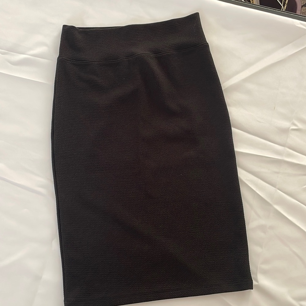 Jayvee black pencil skirt with texture!